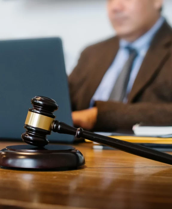 Como Evitar Problemas com a Justiça: Casos Reais e Dicas Essenciais
