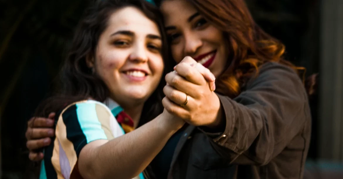 Casamento homoafetivo no Brasil: como funciona, quais são os direitos e os desafios atuais