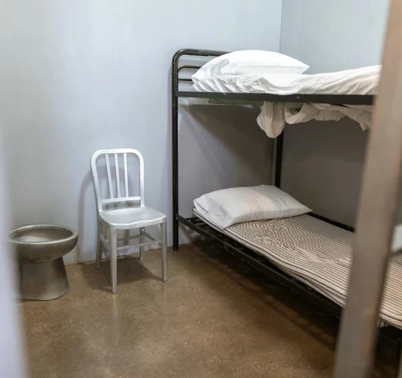 Regressão cautelar de regime: o que é, quando é legal e como a defesa deve agir?