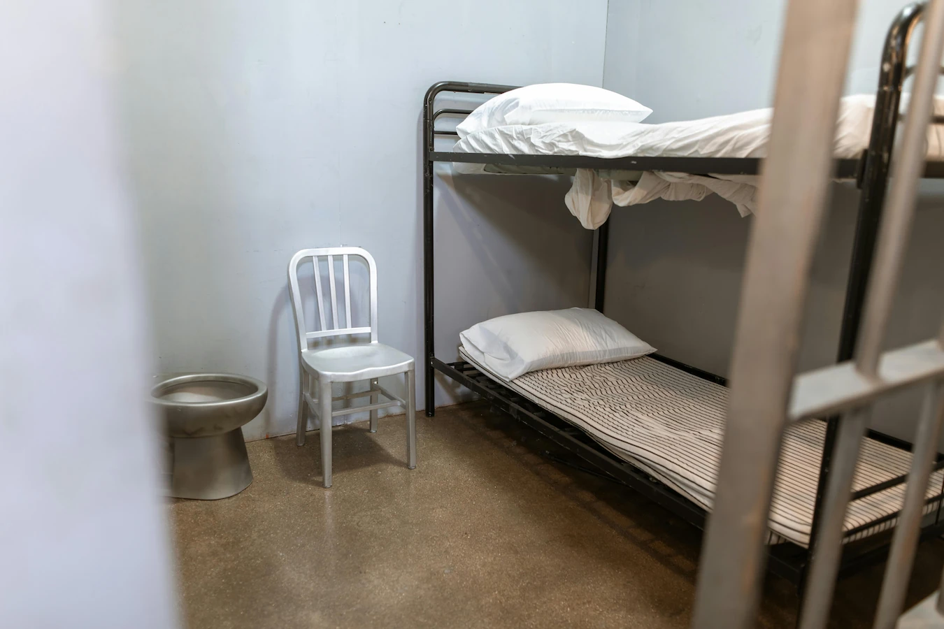 Regressão cautelar de regime: o que é, quando é legal e como a defesa deve agir?